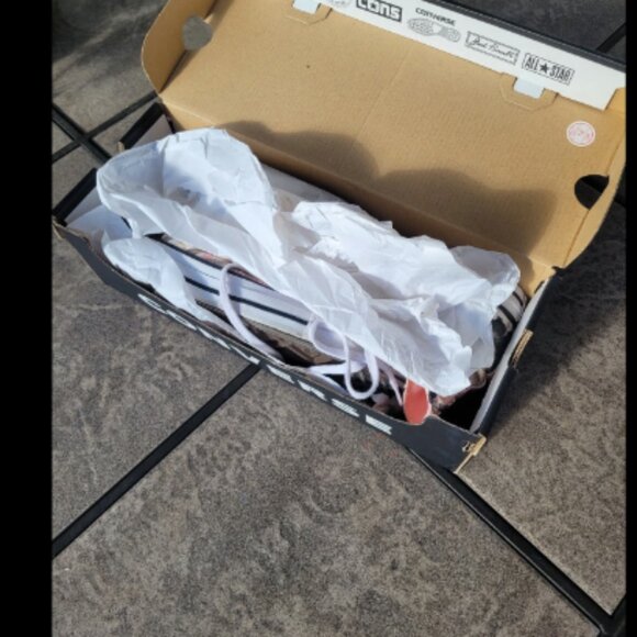 Converse Women's Flower Design Excellent Condition Size 8 - Picture 9 of 10